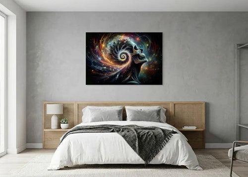 poster d'art contemporain représentant un crâne fossilisé dans un ciel cosmique dans un intérieur minimaliste aux teintes gris et blanc, décoration murale artistique multicolore – SEVEIA