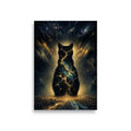 Poster premium d'art contemporain 59.4x84.1 cm représentant un chat cosmique incandescent avec des fissures lumineuses dorées et une aura stellaire - SEVEIA